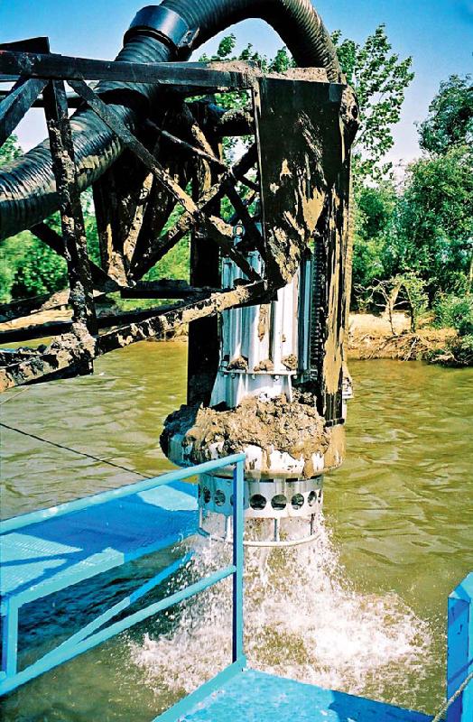 Fot. 2. Pompa Toyo typu DP pracująca w żwirowni